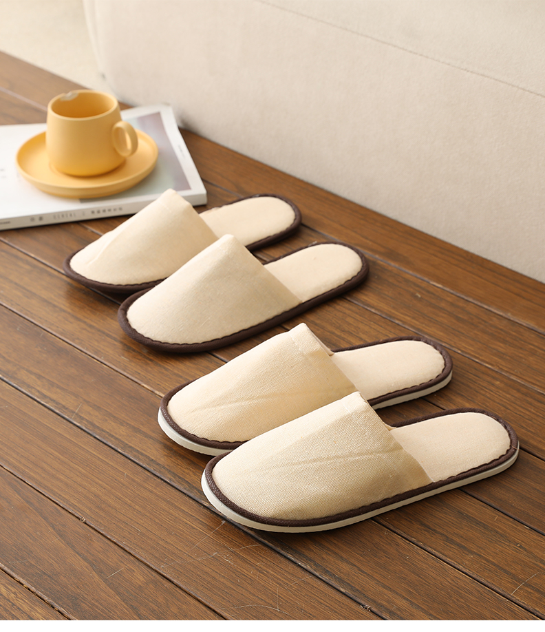 Closed-Toe Fine Linen Slippers