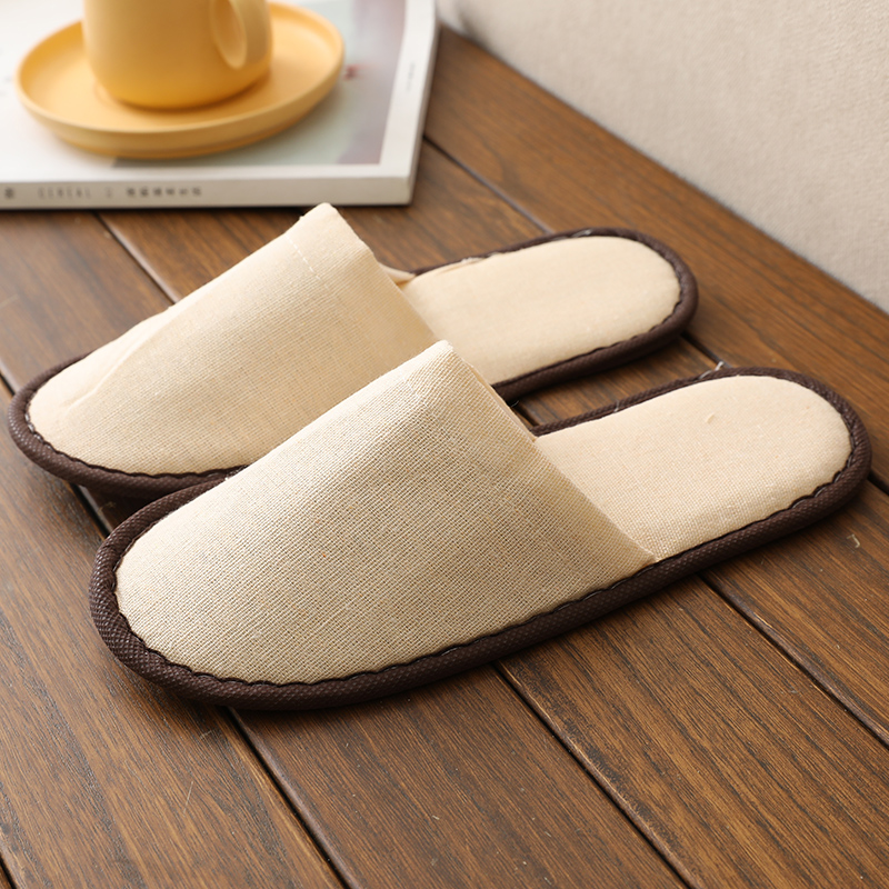 Closed-Toe Fine Linen Slippers